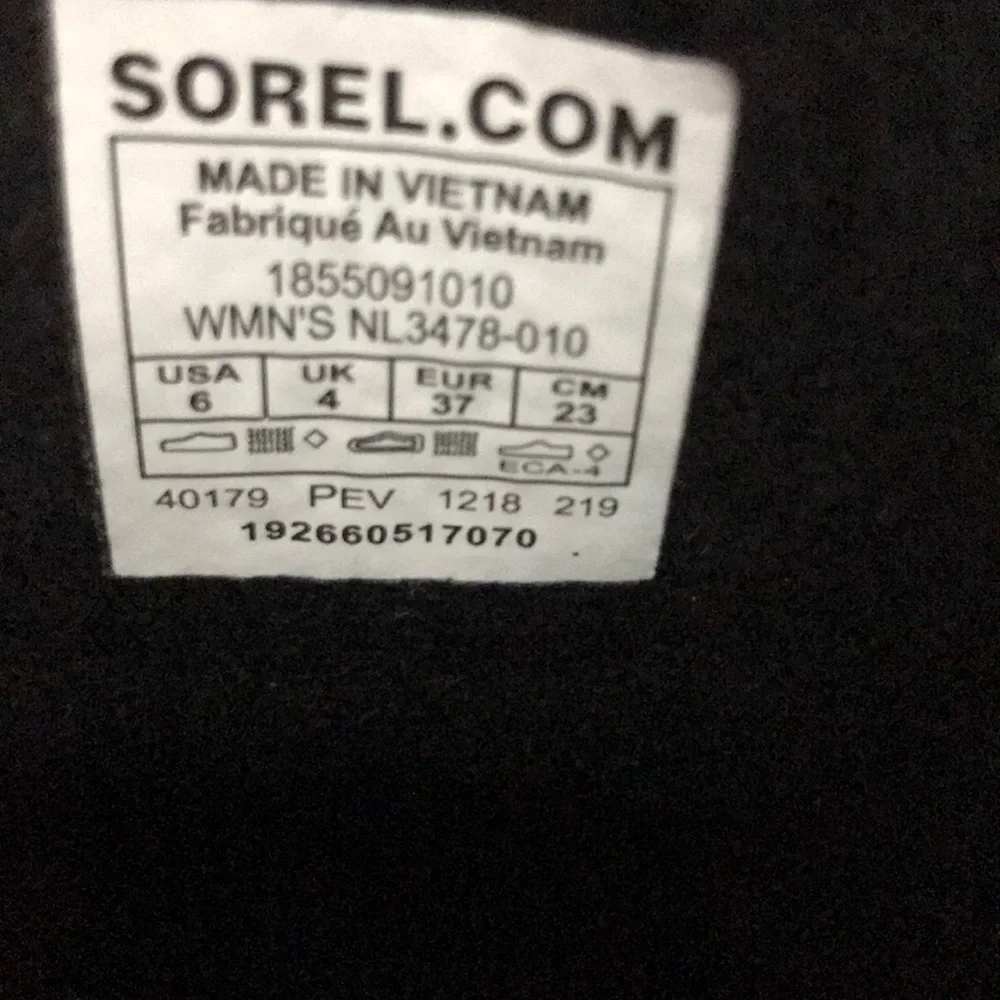NWT Sorel 1964 CVS boot black size 6 or 8 Warm